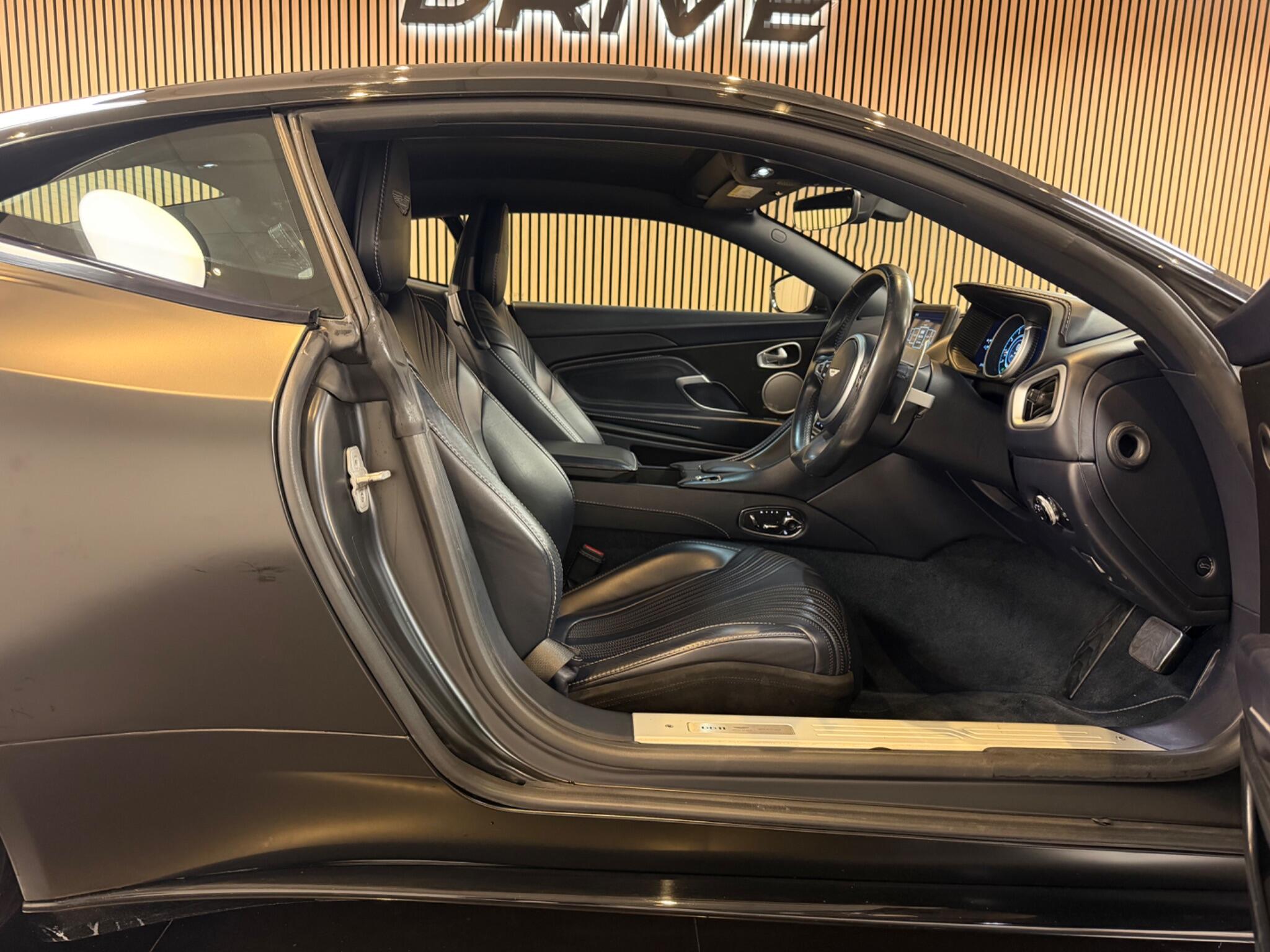 Aston Martin DB11